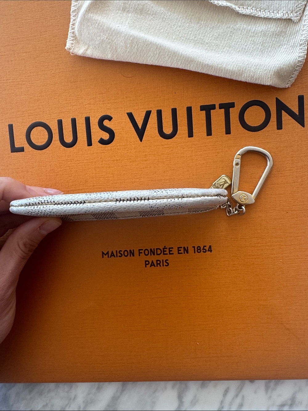Louis Vuitton Damier Azur Mini Zippy Key Pouch in White and Gray with dust bag. - Picture 3 of 5